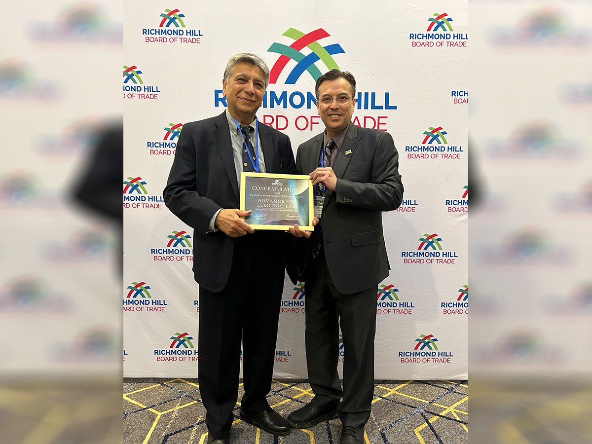 Michael-Shiu-Event-Advance-Net-Electric-recognition-award-of-Business-Achievement-Richmond-Hill-Board-of-Trade