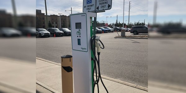 ev-charger-stand-green-front-full-toronto-outdoor-advance-net-electric
