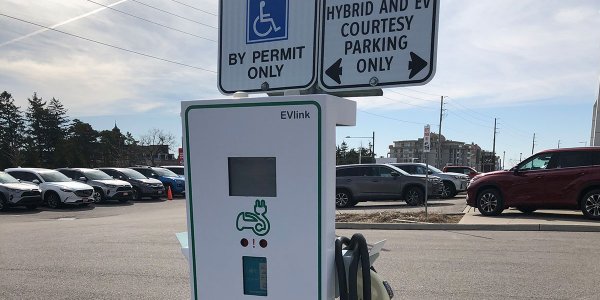ev-charger-stand-green-front-toronto-outdoor-advance-net-electric